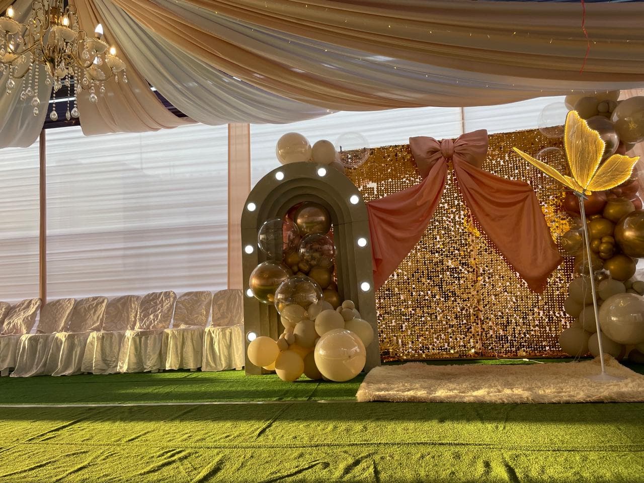 Toldo con diseño semipersa - Detalle